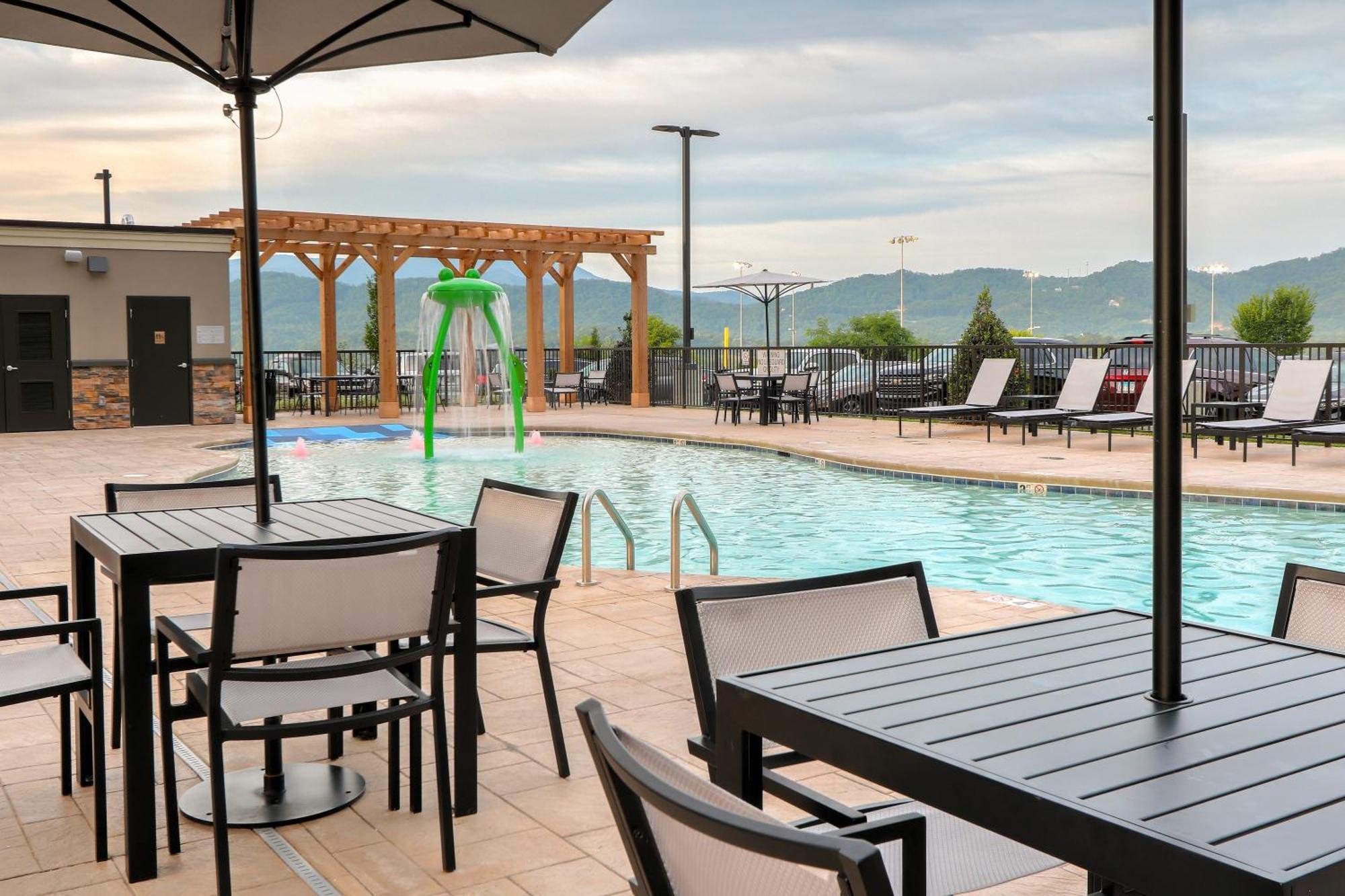 Staybridge Suites Pigeon Forge - Smoky Mtns By Ihg Bagian luar foto